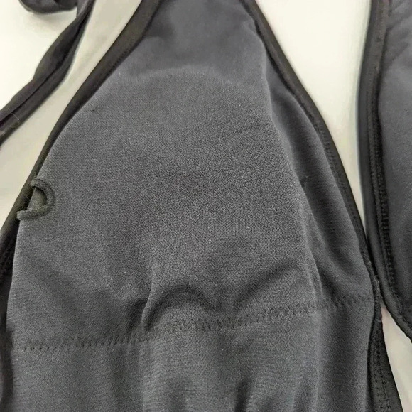 Cupshe Halterneck Plunge Swimsuit One Piece Medium Black Classic NWT - Picture 3 of 8